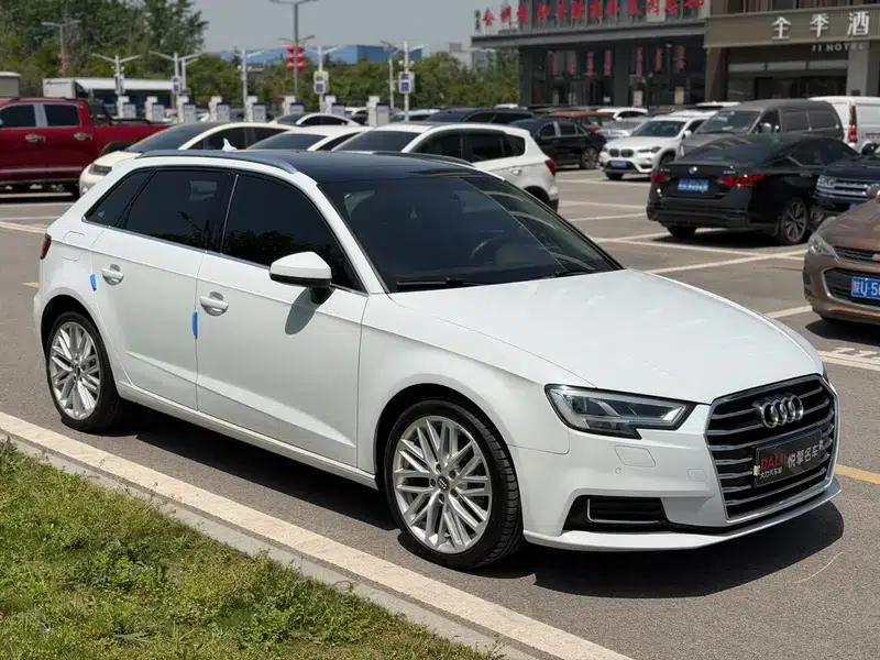 Audi A3 2018 30th Anniversary Edition Sportback 35 TFSI Fashion Edition — миниатюра 3