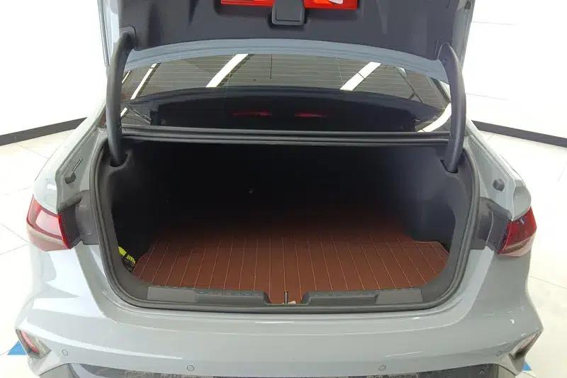 Audi A3 2025 A3L Limousine 35 TFSI Flying Spur Luxury Edition — миниатюра 17