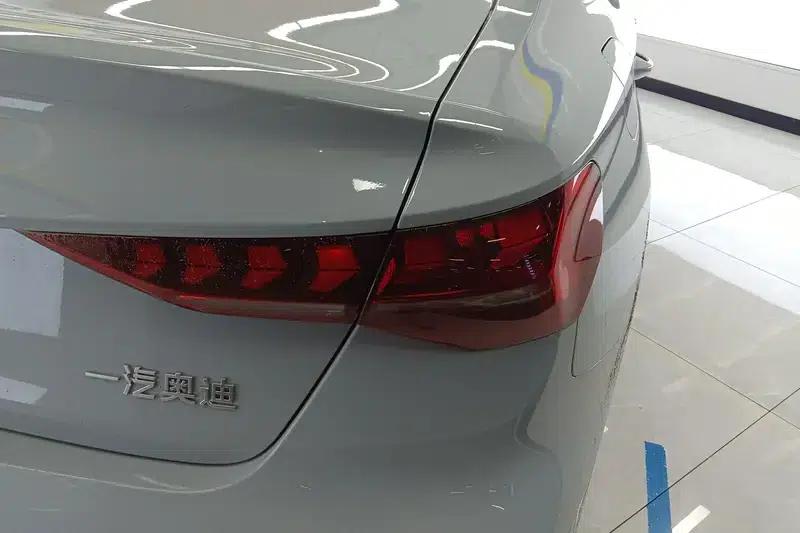 Audi A3 2025 A3L Limousine 35 TFSI Flying Spur Luxury Edition — миниатюра 6