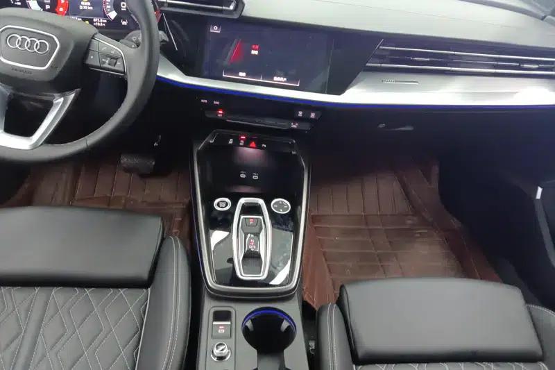 Audi A3 2025 A3L Limousine 35 TFSI Flying Spur Luxury Edition — миниатюра 10
