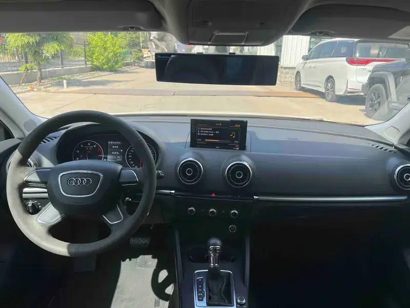 Audi A3 2014 Sportback 35 TFSI Automatic Entry-Level Model — миниатюра 23