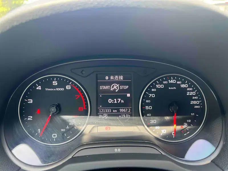 Audi A3 2014 Sportback 35 TFSI Automatic Entry-Level Model — миниатюра 24