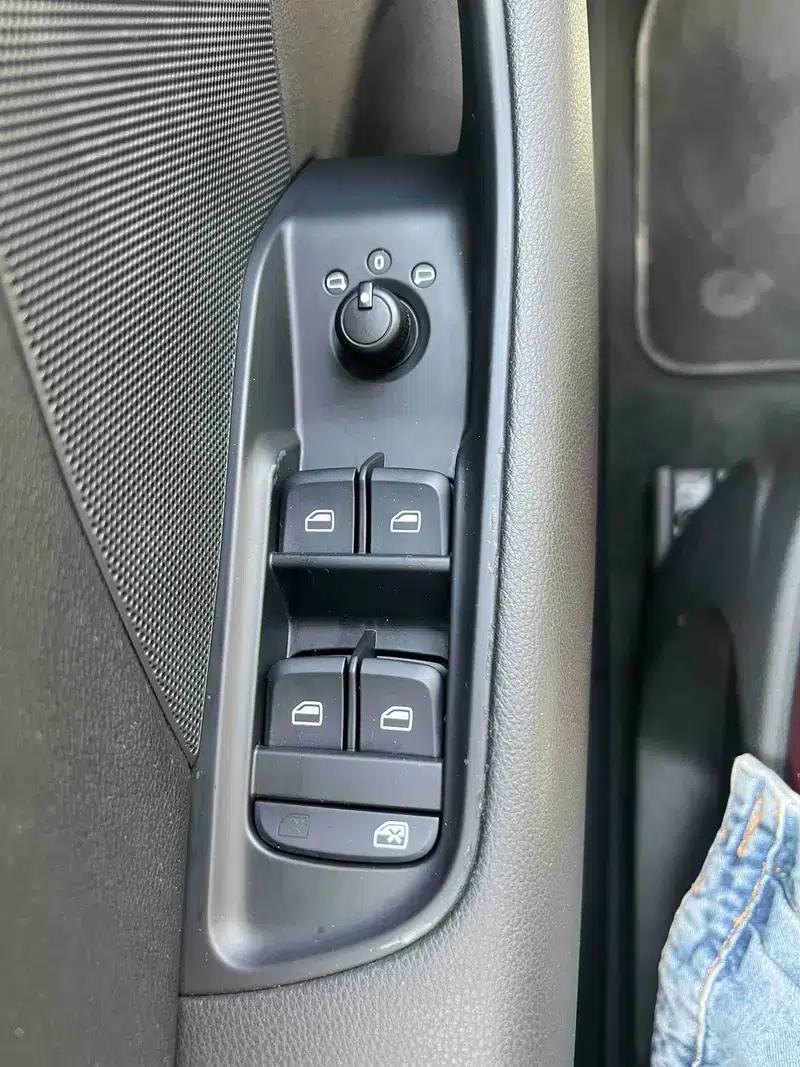 Audi A3 2014 Sportback 35 TFSI Automatic Entry-Level Model — миниатюра 27
