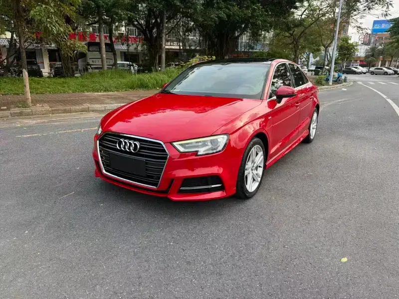 Audi A3 2018 30th Anniversary Edition Limousine 35 TFSI Fashion Model — миниатюра 1