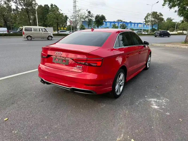 Audi A3 2018 30th Anniversary Edition Limousine 35 TFSI Fashion Model — миниатюра 4