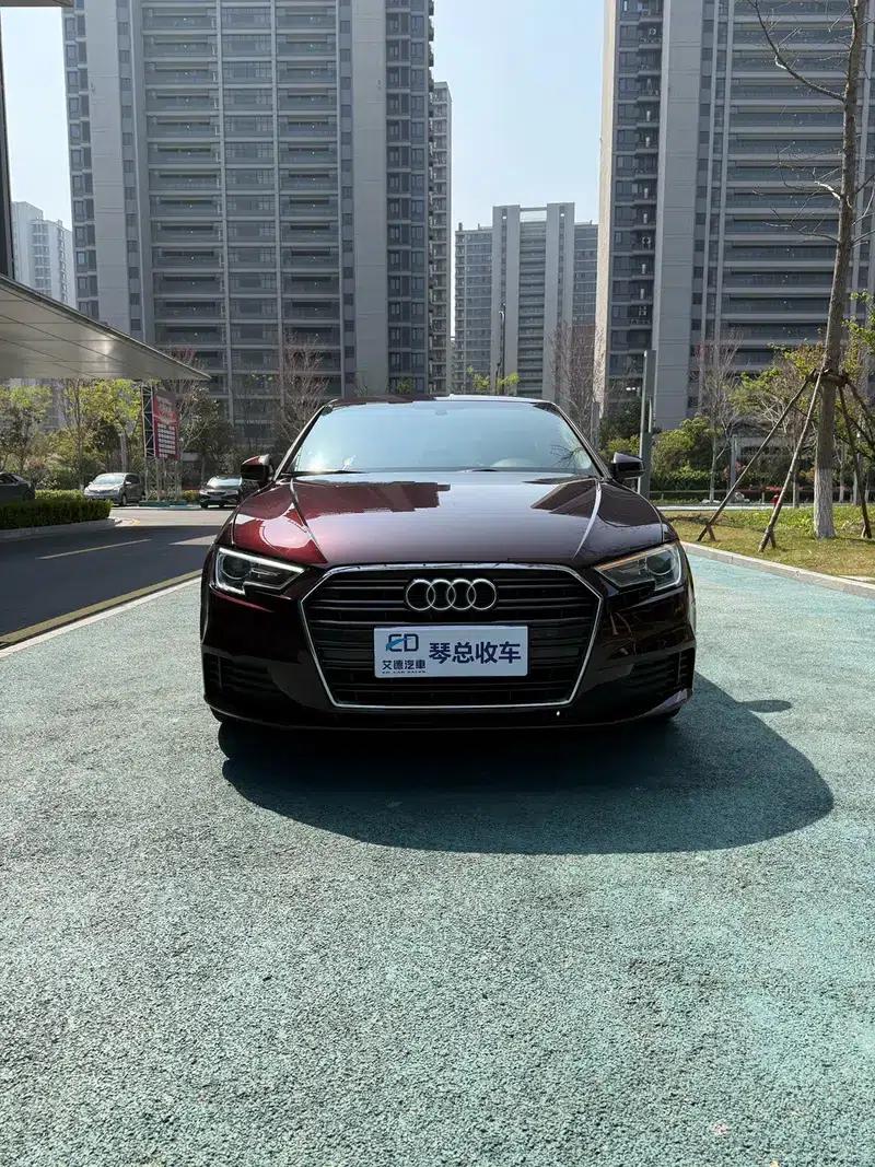 Audi A3 2018 30th Anniversary Edition Sportback 35 TFSI Progressive — миниатюра 2