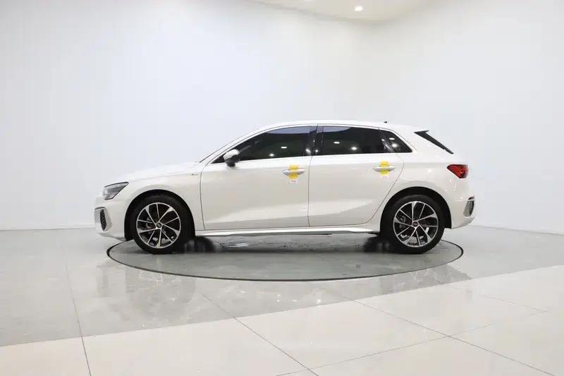 Audi A3 2022 Sportback 35 TFSI Progressive Sport — миниатюра 4