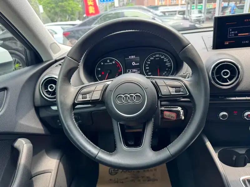 Audi A3 2015 Sportback 35 TFSI Manual Entry-Level — миниатюра 11