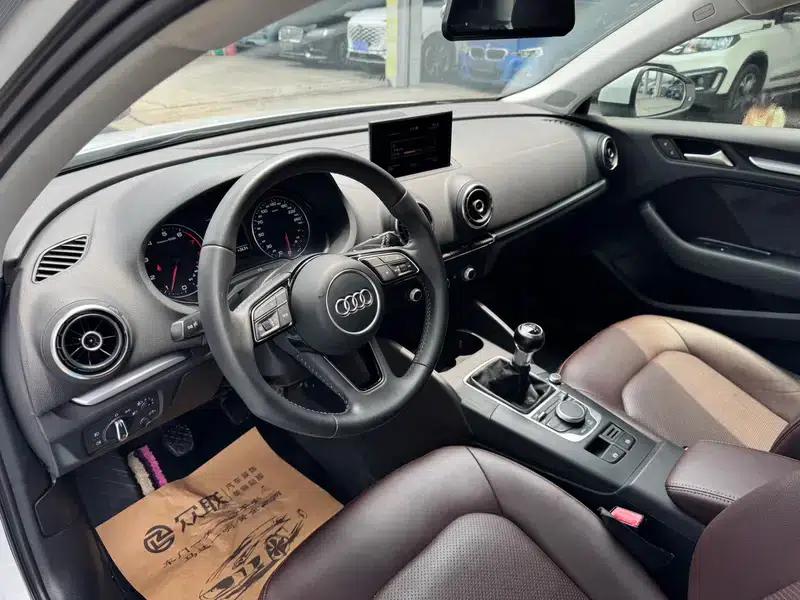 Audi A3 2015 Sportback 35 TFSI Manual Entry-Level — миниатюра 12
