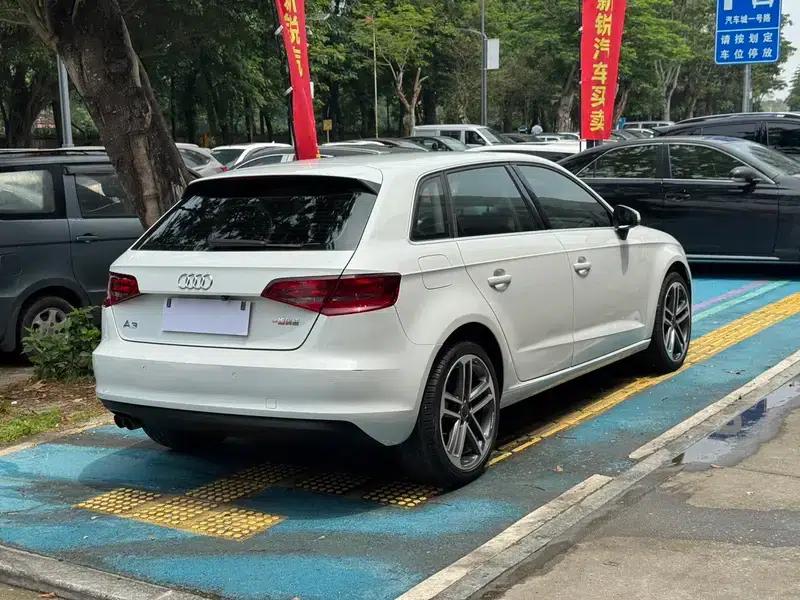 Audi A3 2015 Sportback 35 TFSI Manual Entry-Level — миниатюра 6