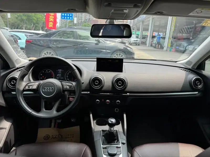 Audi A3 2015 Sportback 35 TFSI Manual Entry-Level — миниатюра 9