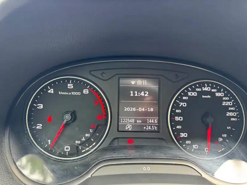 Audi A3 2015 Sportback 35 TFSI Manual Entry-Level — миниатюра 10