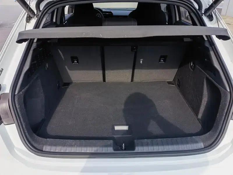 Audi A3 2023 Facelift Sportback 35 TFSI Progressive Sport — миниатюра 17