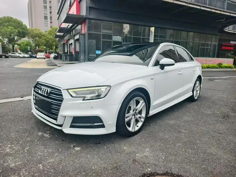 Audi A3 2018 30th Anniversary Edition Limousine 35 TFSI Fashion Model — миниатюра 1