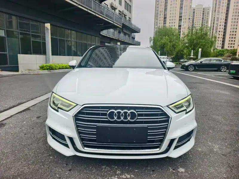 Audi A3 2018 30th Anniversary Edition Limousine 35 TFSI Fashion Model — миниатюра 2
