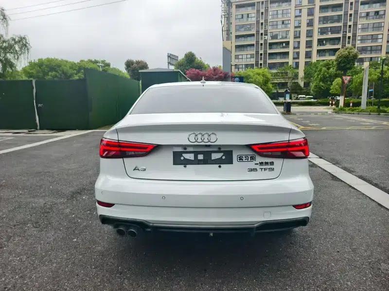 Audi A3 2018 30th Anniversary Edition Limousine 35 TFSI Fashion Model — миниатюра 5