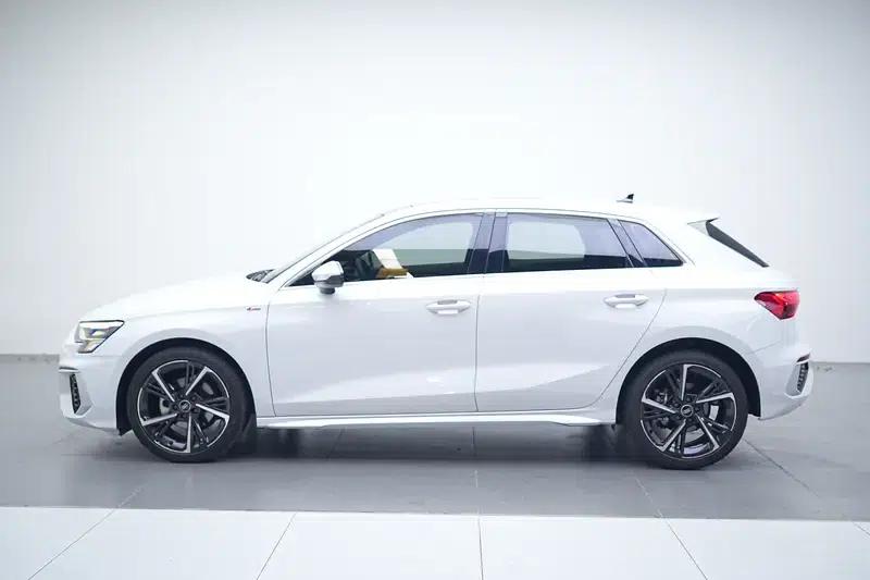 Audi A3 2022 Sportback 35 TFSI Fashion Sport — миниатюра 4