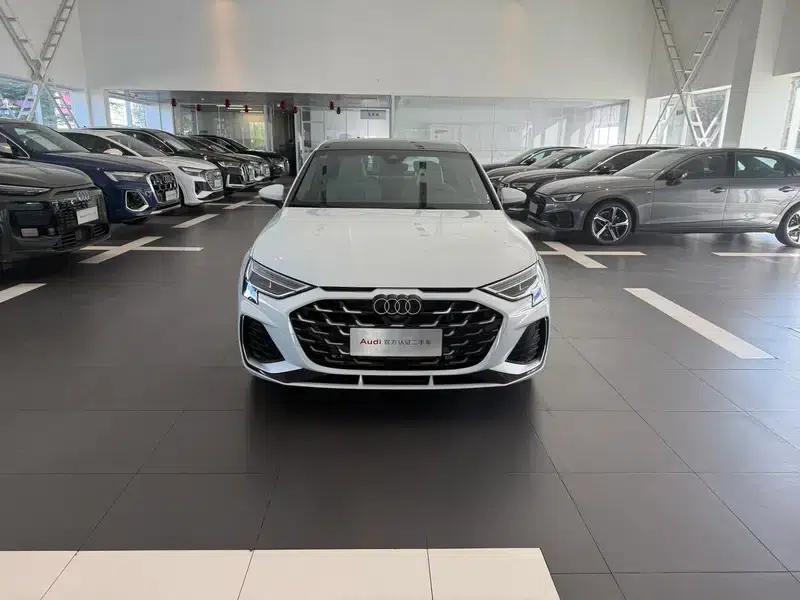 Audi A3 2025 A3L Limousine 35 TFSI Flying Spur Luxury Edition + Luxury Package — миниатюра 2