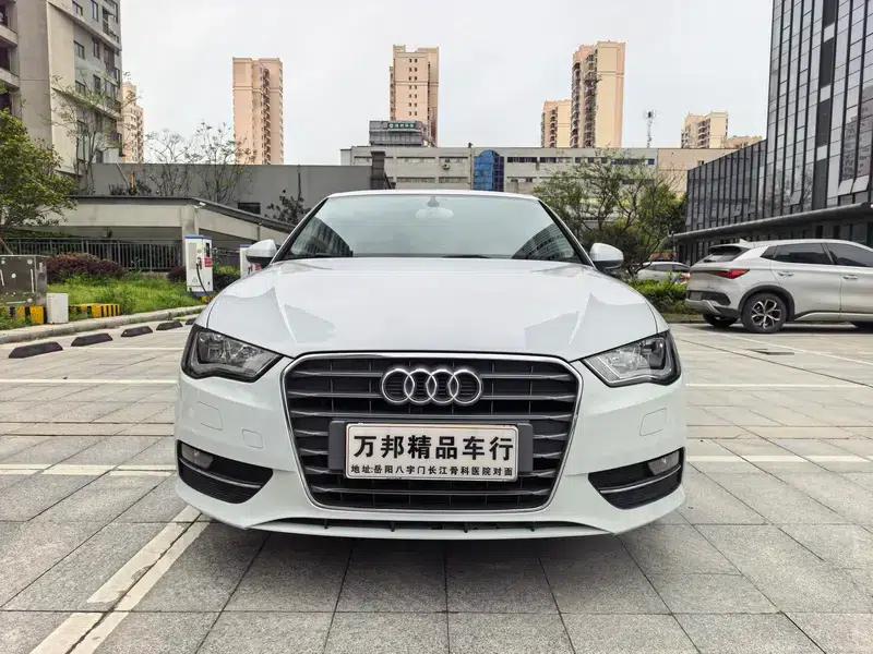 Audi A3 2014 Sportback 35 TFSI Automatic Entry-Level Model — миниатюра 2