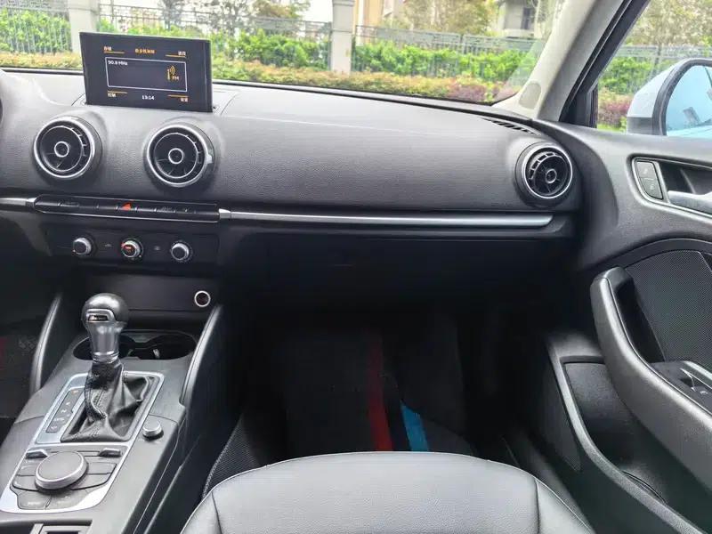 Audi A3 2014 Sportback 35 TFSI Automatic Entry-Level Model — миниатюра 11