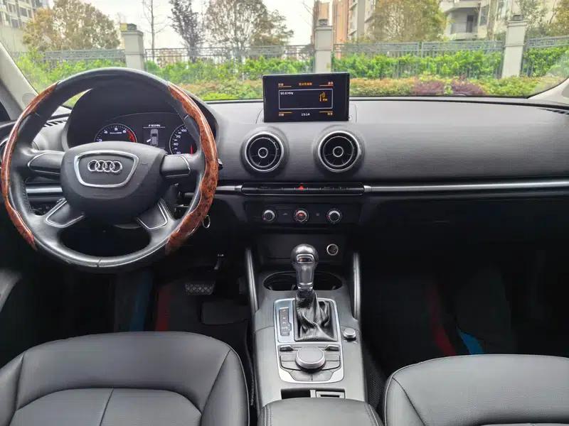 Audi A3 2014 Sportback 35 TFSI Automatic Entry-Level Model — миниатюра 17