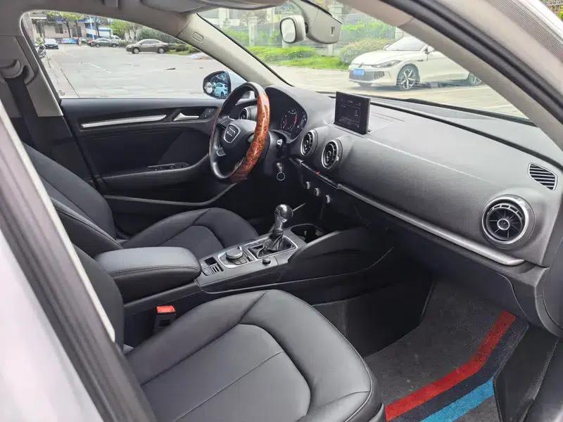 Audi A3 2014 Sportback 35 TFSI Automatic Entry-Level Model — миниатюра 23