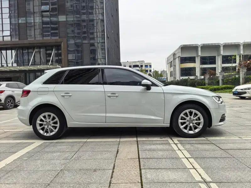 Audi A3 2014 Sportback 35 TFSI Automatic Entry-Level Model — миниатюра 8