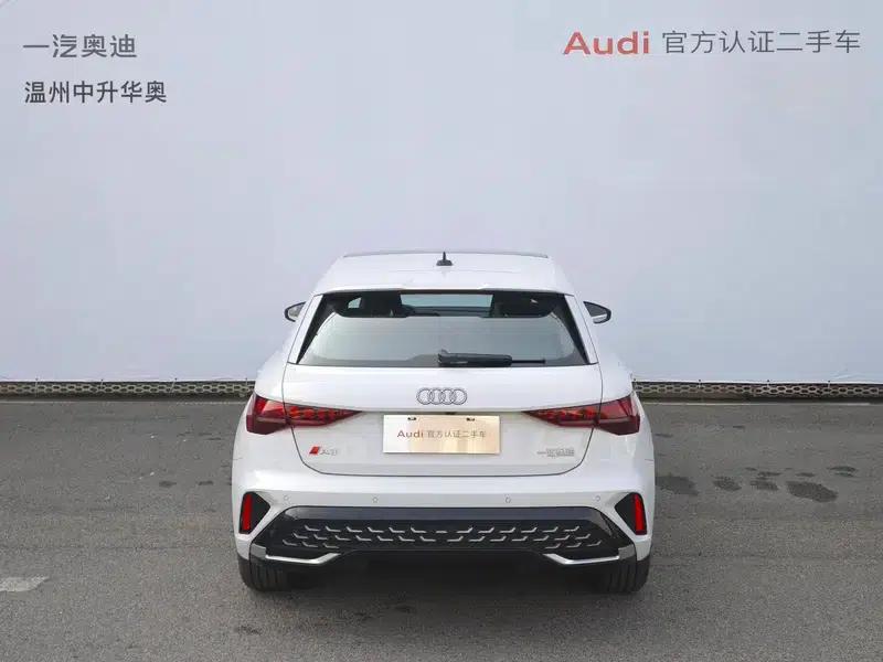Audi A3 2025 Sportback 35 TFSI Flying Spur Luxury Edition — миниатюра 3