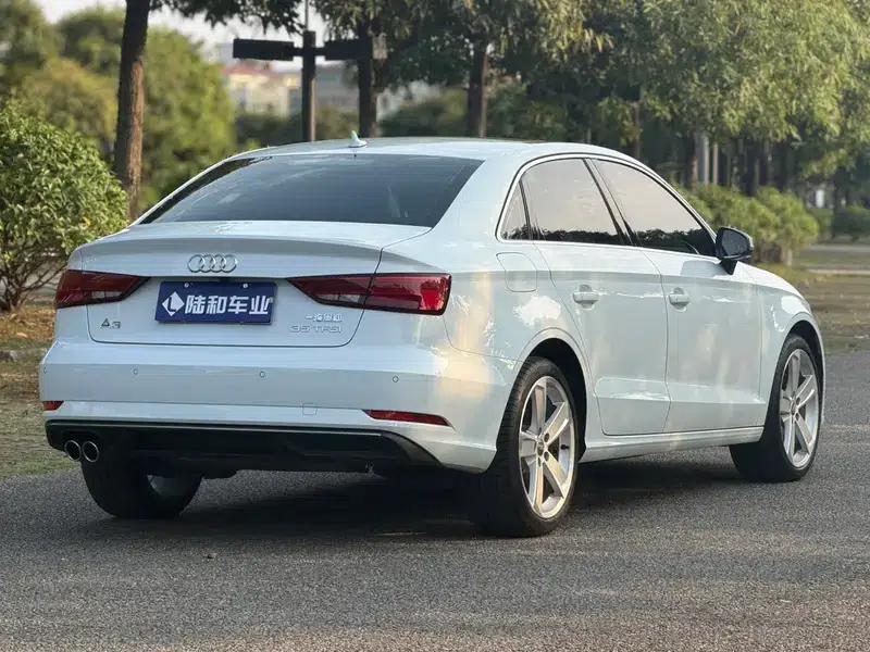 Audi A3 2018 30th Anniversary Edition Limousine 35 TFSI Fashion Model — миниатюра 6