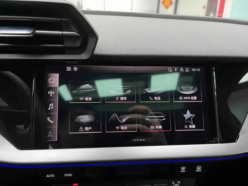 Audi A3 2023 Sportback 35 TFSI Luxury Sport — миниатюра 11