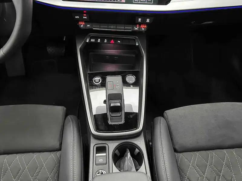 Audi A3 2023 Sportback 35 TFSI Luxury Sport — миниатюра 18