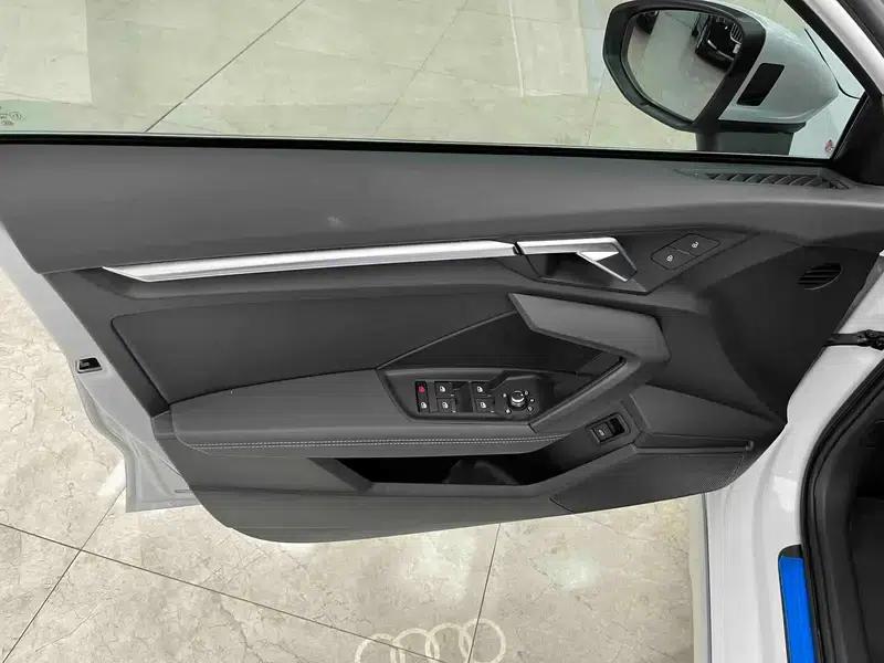 Audi A3 2023 Sportback 35 TFSI Luxury Sport — миниатюра 24