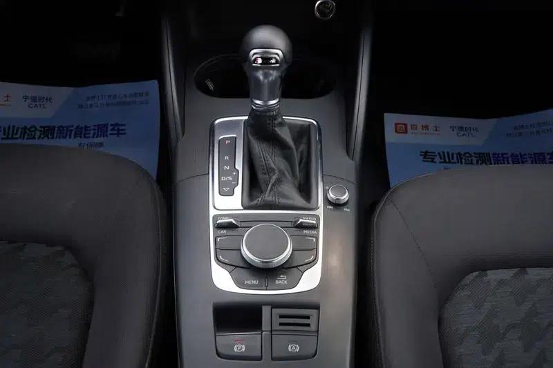 Audi A3 2016 Sportback 35 TFSI Progressive — миниатюра 14