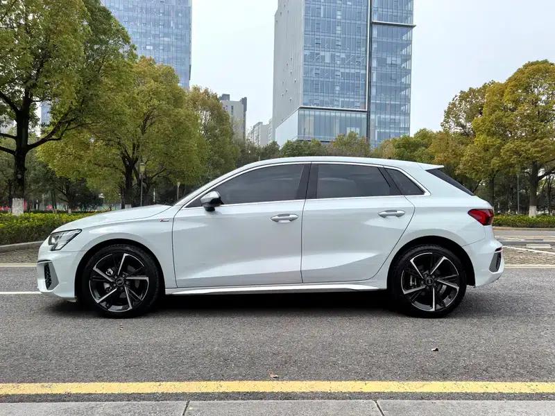 Audi A3 2023 Facelift Sportback 35 TFSI Fashion Sporty Model — миниатюра 3