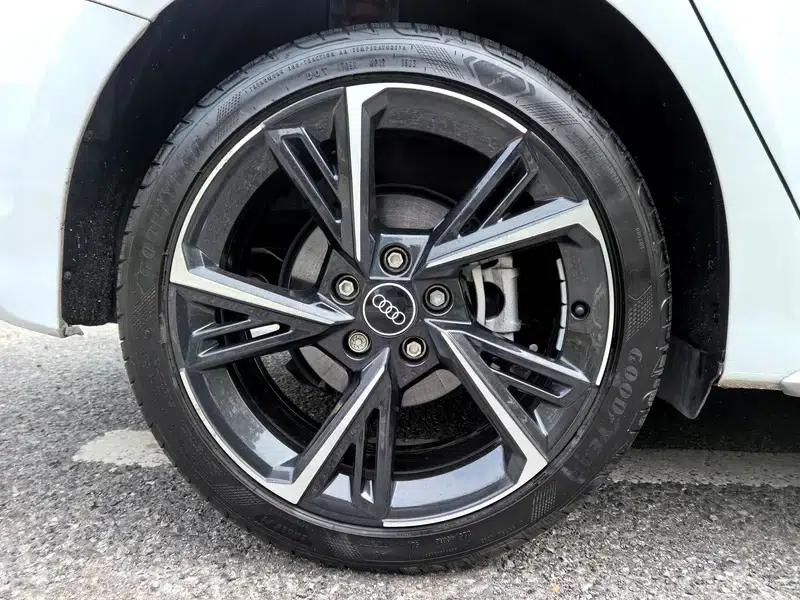 Audi A3 2023 Facelift Sportback 35 TFSI Fashion Sporty Model — миниатюра 6