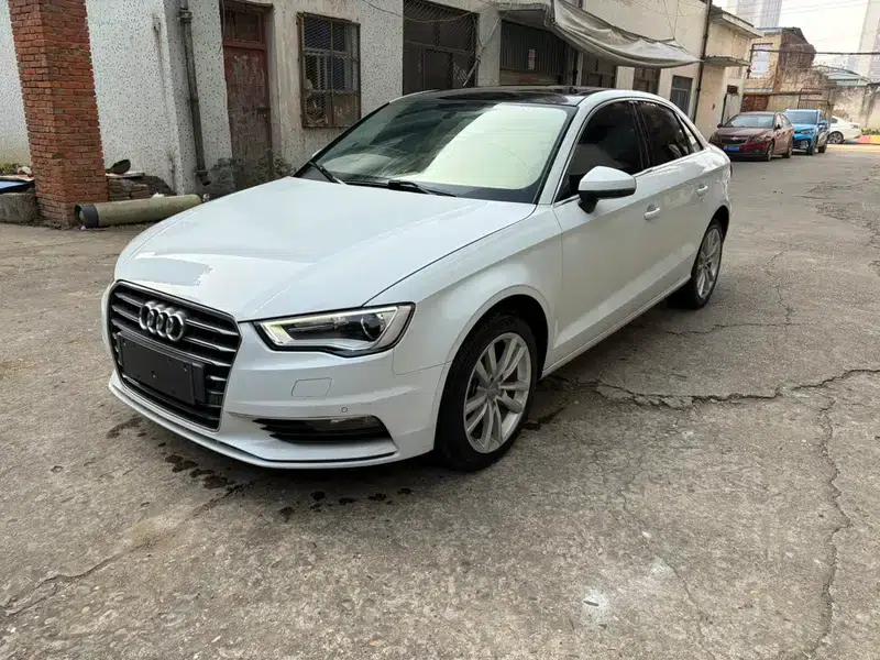 Audi A3 2016 Limousine 35 TFSI Fashion Edition — миниатюра 1