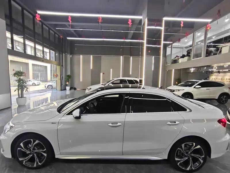 Audi A3 2023 Facelift A3L Limousine 35 TFSI Luxury Sport — миниатюра 4