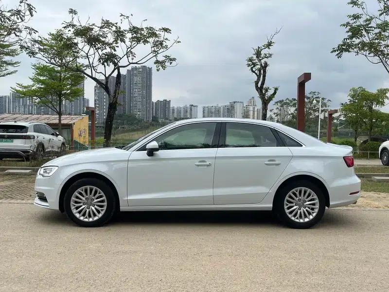 Audi A3 2015 Limousine 35 TFSI Millionth Anniversary Smart Edition — миниатюра 3
