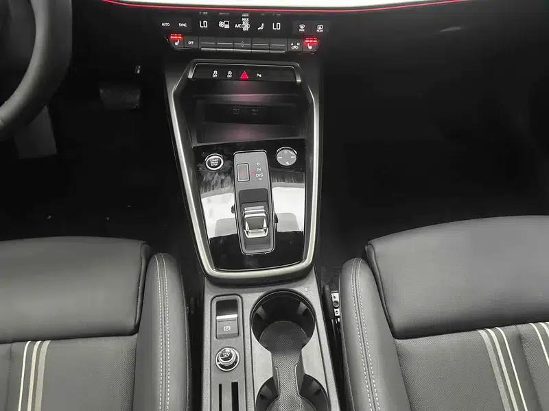 Audi A3 2023 Facelift Sportback 35 TFSI Fashion Sporty Model — миниатюра 20