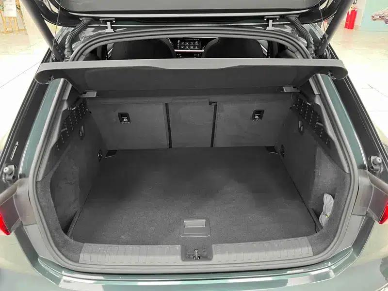 Audi A3 2023 Facelift Sportback 35 TFSI Fashion Sporty Model — миниатюра 25
