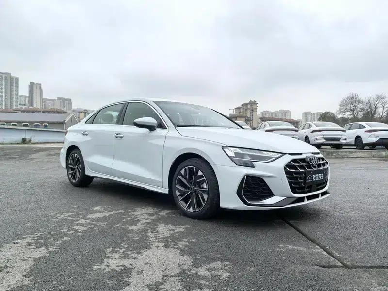Audi A3 2025 A3L Limousine 35 TFSI Flying Spur Enjoyment Edition — миниатюра 3