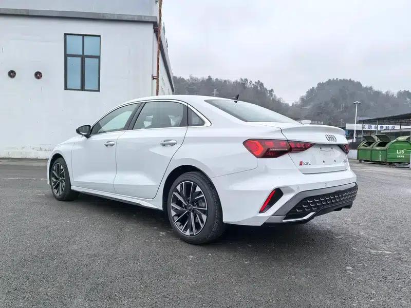 Audi A3 2025 A3L Limousine 35 TFSI Flying Spur Enjoyment Edition — миниатюра 4