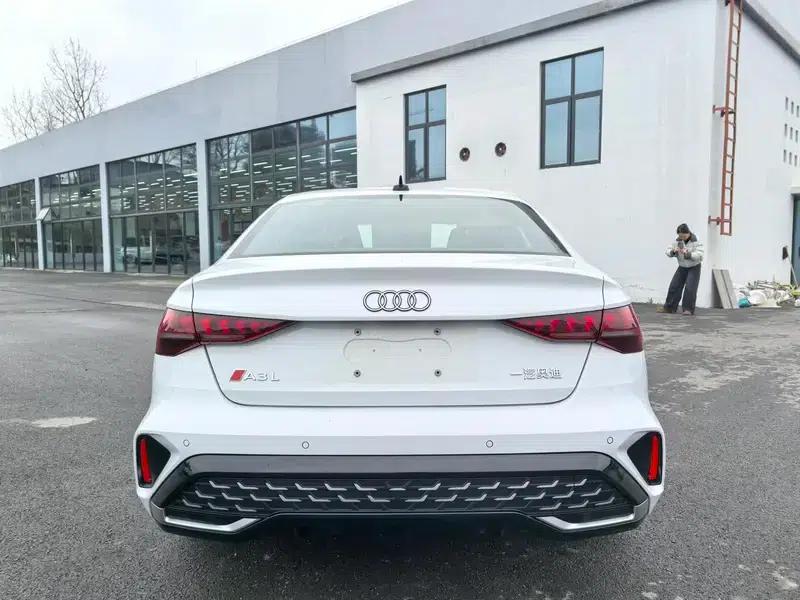 Audi A3 2025 A3L Limousine 35 TFSI Flying Spur Enjoyment Edition — миниатюра 5