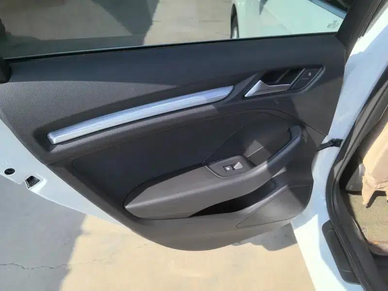 Audi A3 2014 Sportback 35 TFSI Automatic Entry-Level Model — миниатюра 9