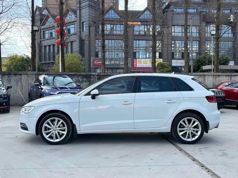 Audi A3 2015 Sportback 40 TFSI Automatic Comfort — миниатюра 4
