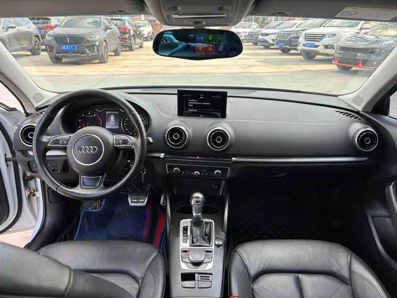 Audi A3 2015 Sportback 40 TFSI Automatic Comfort — миниатюра 8