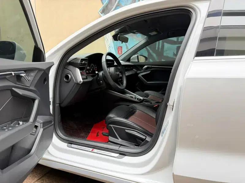 Audi A3 2021 Sportback 35 TFSI Fashionable Elegant Model — миниатюра 8