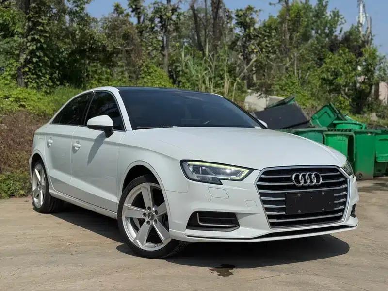 Audi A3 2018 30th Anniversary Edition Limousine 35 TFSI Fashion Model — миниатюра 3