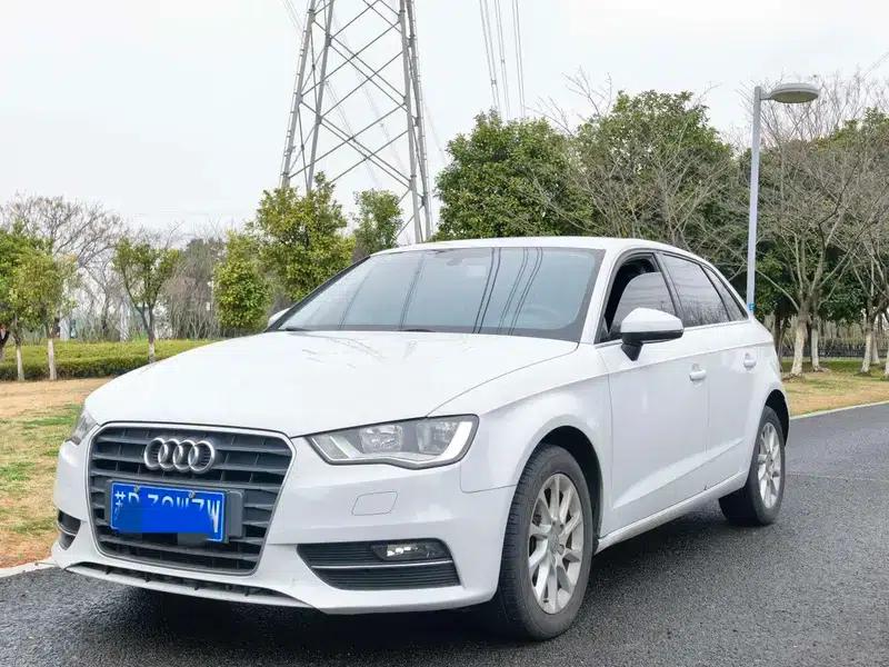 Audi A3 2014 Sportback 35 TFSI Automatic Entry-Level Model — миниатюра 1