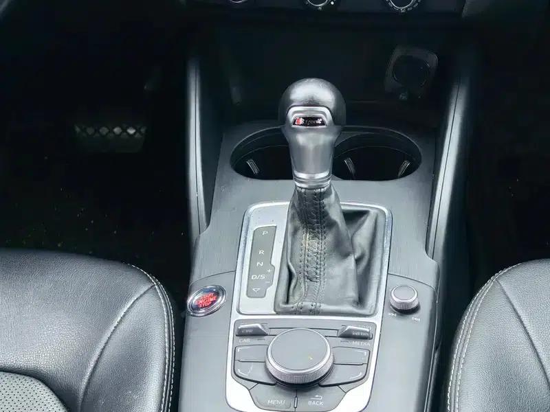 Audi A3 2014 Sportback 35 TFSI Automatic Entry-Level Model — миниатюра 14